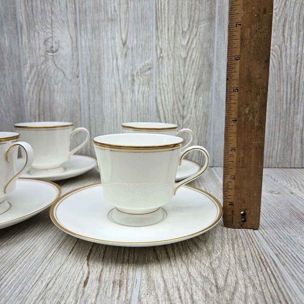 Mikasa Wheaton‎ Bone China Cup and Saucer Set of 4 White Gold Trim A1-102 Japan